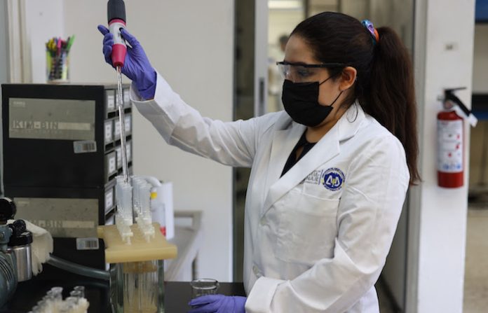 Agua de la llave, bajo la lupa: más de 300 mil pruebas avalan su calidad en Nuevo León