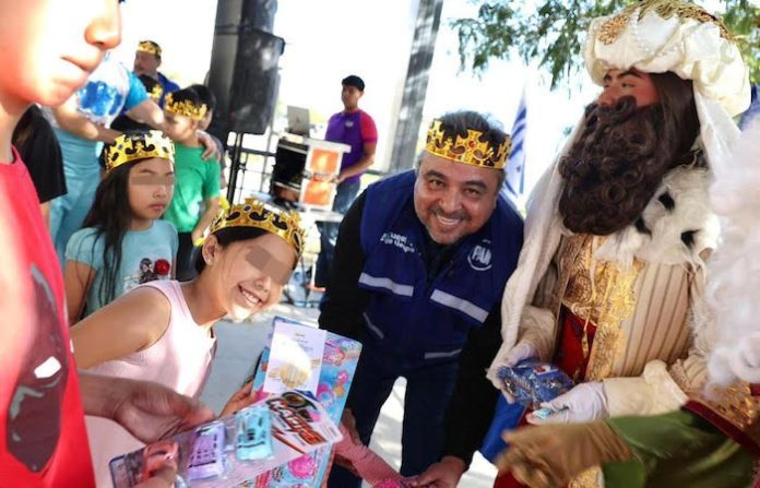 Acción Nacional reparte más de 5 mil roscas y lleva el Día de Reyes a colonias de Santa Catarina