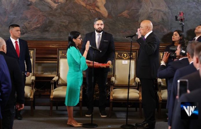 Video: Delcy Rodríguez jura como presidenta encargada de Venezuela