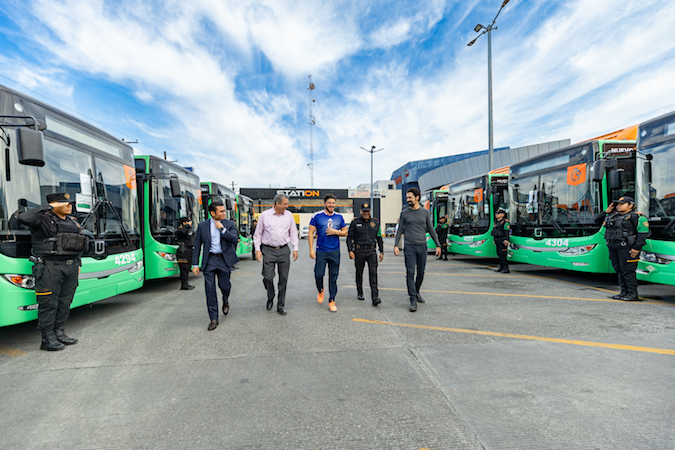 Entrega Samuel García nuevas unidades de la Ruta 223 y refuerza apuesta por la movilidad rumbo al Mundial