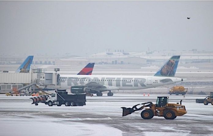 Video: Reportan la cancelación de casi 10.000 vuelos en EU por la tormenta de nieve