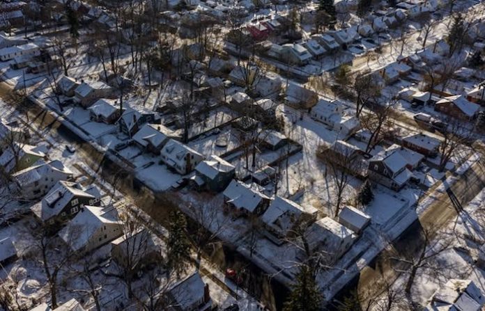 Tormenta invernal en EU dispara el precio de la electricidad