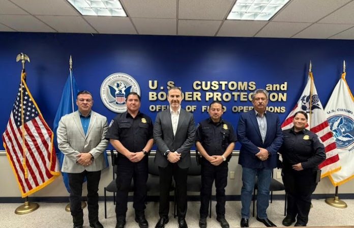 Adrián de la Garza tiende puentes en Texas y acelera acciones en Monterrey