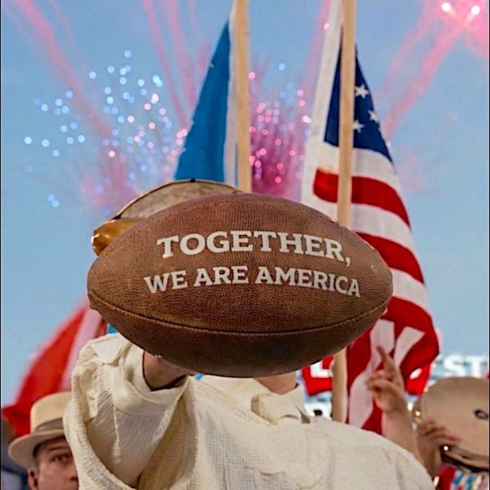 Bad Bunny abre debate tras show en el Super Bowl: “La gente quiere que cualquier cosa sea una revolución”