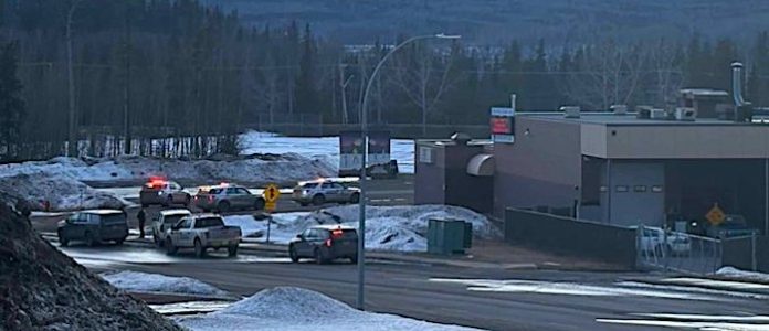 Tiroteo sacude a comunidad de Columbia Británica; nueve muertos y decenas de heridos