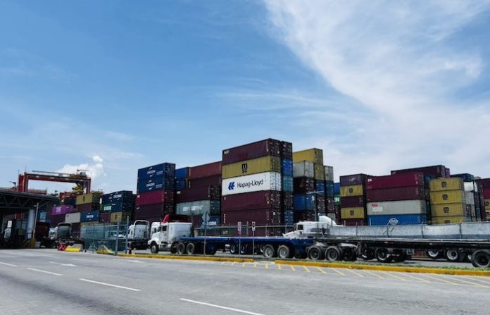 México perdió uno de cuatro dólares en aduanas por facturación fraudulenta