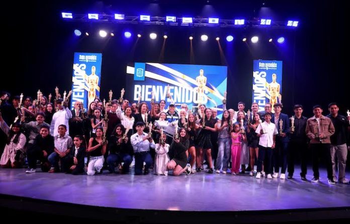 El clavadista Juan Manuel Celaya se lleva por segunda ocasión el Galardón a lo Mejor del Deporte en San Nicolás