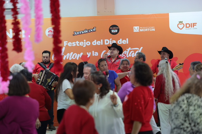 Entre música, baile y convivencia, más de 600 adultos mayores celebran el Día del Amor y la Amistad