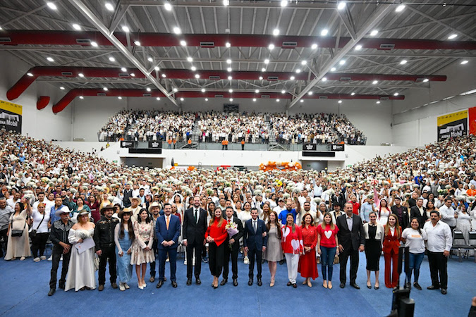 Más de 2 mil 500 parejas se dan el sí en bodas colectivas en Nuevo León