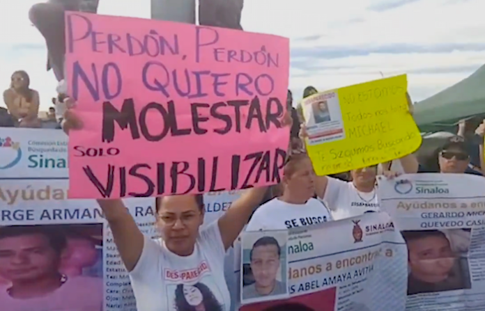 Familiares de desaparecidos toman el Carnaval de Mazatlán con urgente llamado