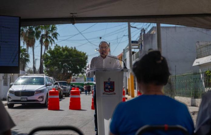 Mijes entrega calles rehabilitadas y refuerza movilidad en colonias de Escobedo