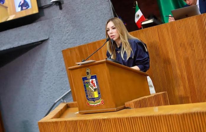 Perla Villarreal impulsa reforma para digitalizar línea de emergencia en salud mental