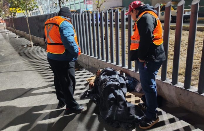 Refuerzan apoyos a población vulnerable ante bajas temperaturas en Monterrey