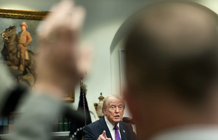 Trump califica de “vergonzoso” el fallo de Corte Suprema sobre aranceles