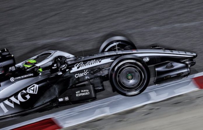 Checo Pérez cierra pretemporada en Bahréin y apunta al arranque del Mundial de Fórmula 1 en Australia