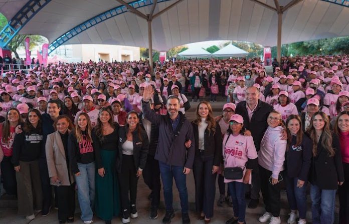 Regia Plus fortalece apoyo a mujeres de Monterrey con nueva entrega masiva encabezada por Adrián de la Garza