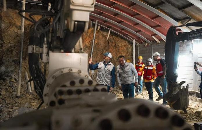 Supervisa Adrián de la Garza avance del Circuito Vial Huajuco en Monterrey