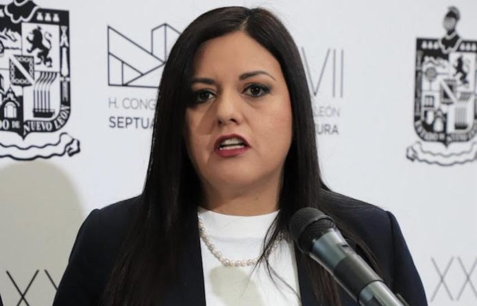 Itzel Castillo propone reformas para endurecer sanciones a deudores alimentarios en Nuevo León