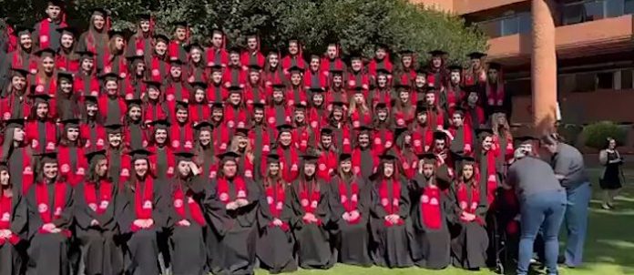 Final desastroso de una sesión fotográfica de la Ibero, al menos 23 graduados heridos