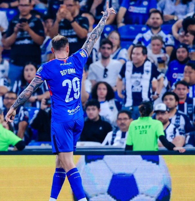 Rayados toca fondo en el Gigante de Acero y la afición sentencia a Domènec Torrent