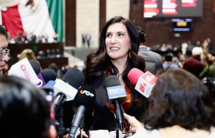Constitución que no se vive no sirve: Kenia López Rabadán