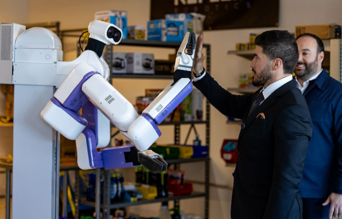 Robots humanoides se fabricarán en Nuevo León tras anuncio en Nueva York