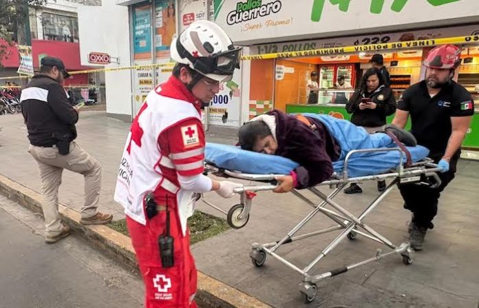 Balacera en pleno Centro de Monterrey deja siete civiles heridos