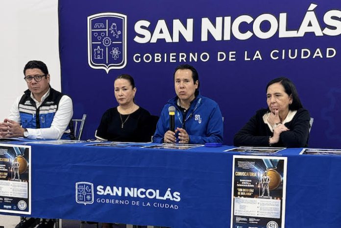 Presenta Daniel Carrillo el Reconocimiento al Mérito y Perseverancia Nicolaita “Don Diego Díaz de Berlanga”