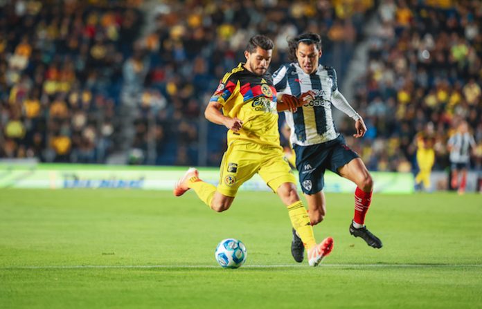 Rayados resiste en el Azteca, pero América impone su ley en la capital