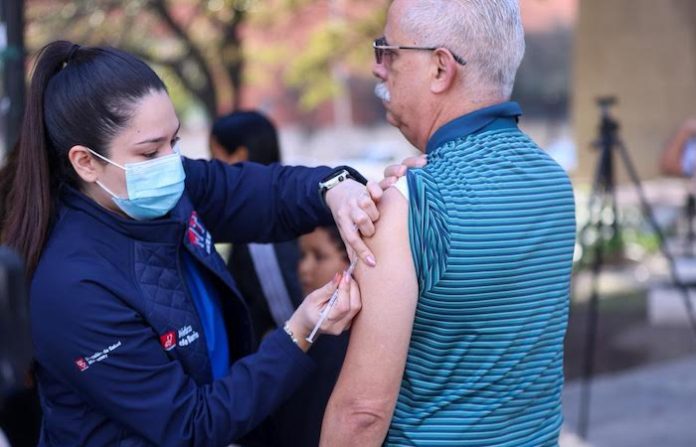 Avanza jornada de vacunación en Monterrey y rebasa las siete mil dosis aplicadas