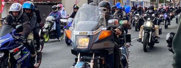Miles de motociclistas se suman a la tradicional Caravana del Zorro en Guatemala