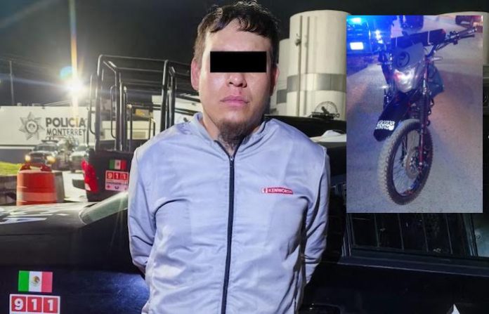 Detienen a hombre con motocicleta sin placas y con serie alterada en Monterrey