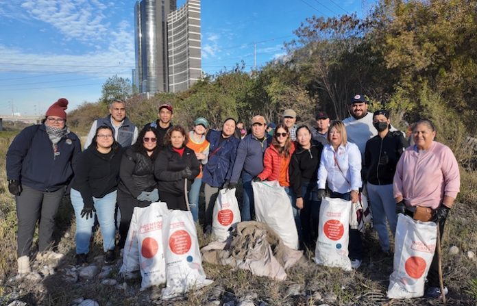Realizan jornada de limpieza en el Río Santa Catarina rumbo al Mundial