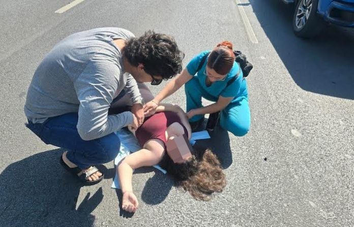 ADVERTENCIA: Ambos vídeos contienen imágenes que pueden afectar la sensibilidad de algunas personas. Joven en estado de desorientación resulta gravemente herida en Cumbres