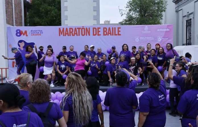 Guadalupe conmemora el Día de la Mujer con maratón de baile en la Plaza Principal