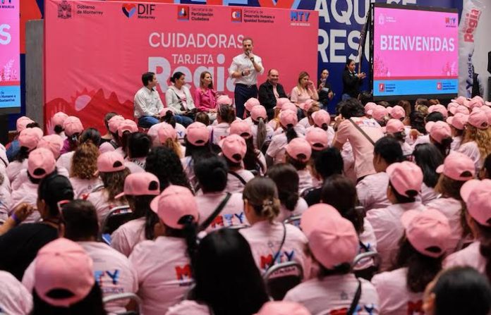 Monterrey entrega 500 tarjetas Regia Plus a mujeres en situación vulnerable
