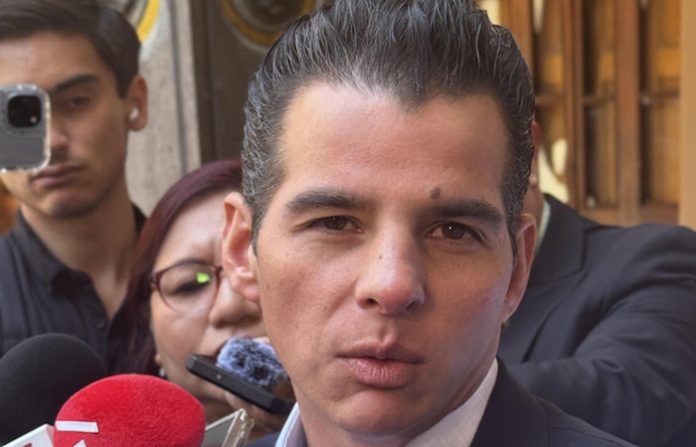 Critica Miguel Ángel Flores receso de diputados y advierte que el Paquete Fiscal 2026 “cada vez se ve más lejano”