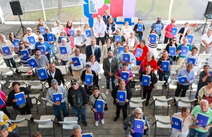 Entrega San Pedro 80 testamentos gratuitos a adultos mayores