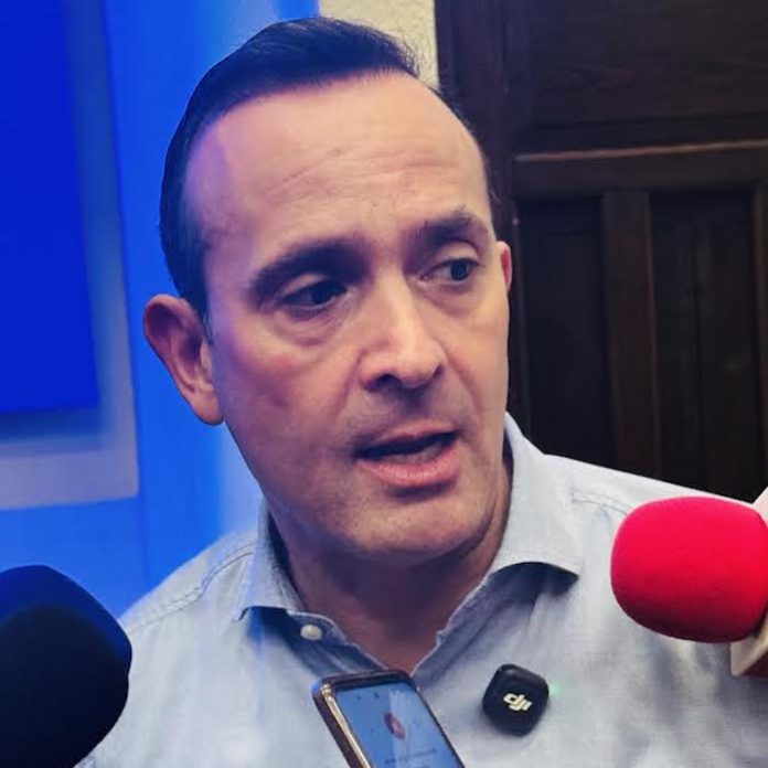 Carlos de la Fuente abre puerta al 2027 y acusa falta de negociación del Gobierno estatal