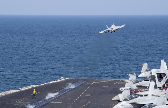 Trump insta a países que importan petróleo por el estrecho de Ormuz a garantizar la seguridad del paso