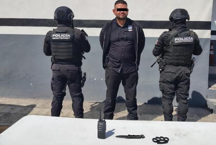 Cae “policía de mentiritas” en Monterrey; traía códigos, estrobos… y puro cuento