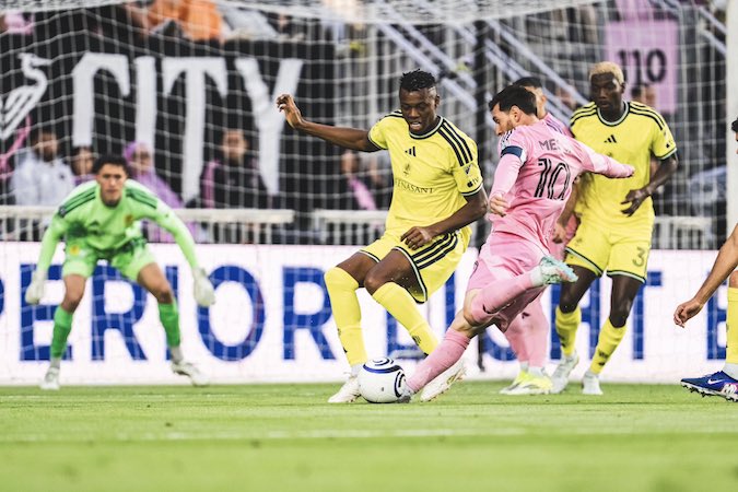 Messi marca la historia, con el gol número 900 de su carrera