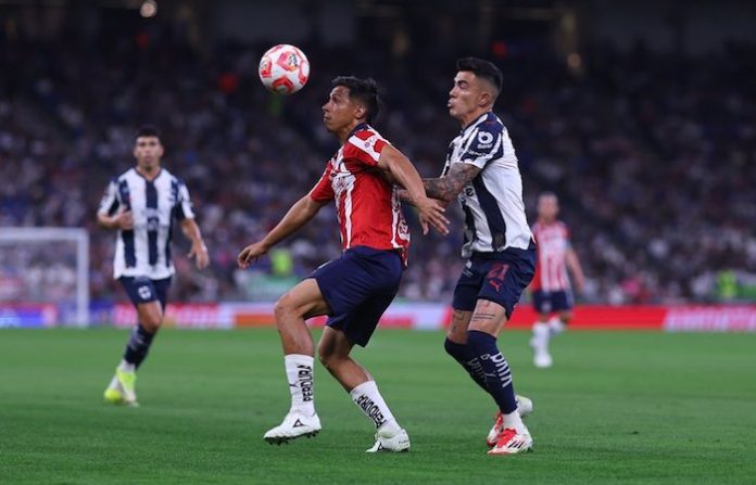 Rayados se derrumba en casa: falla penal al final y agrava su crisis ante Chivas