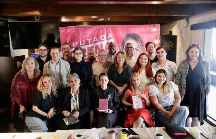 Lorena de la Garza abre diálogo con poetas y jóvenes en Monterrey