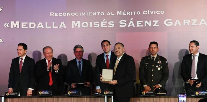 Apodaca: Santos Guzmán recibe Medalla Moisés Sáenz Garza 2026