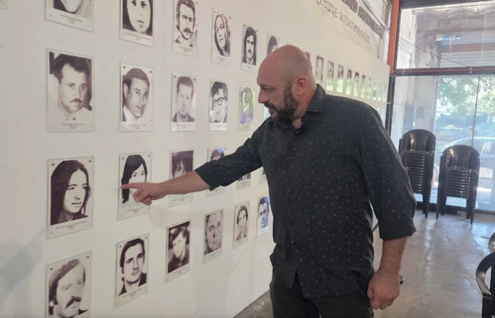 El golpe en la sangre: la búsqueda de los desaparecidos persiste a 50 años de la dictadura argentina