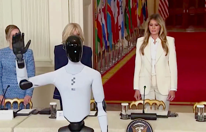 Video: Melania Trump irrumpe con robot humanoide en la Casa Blanca y sorprende en evento de IA