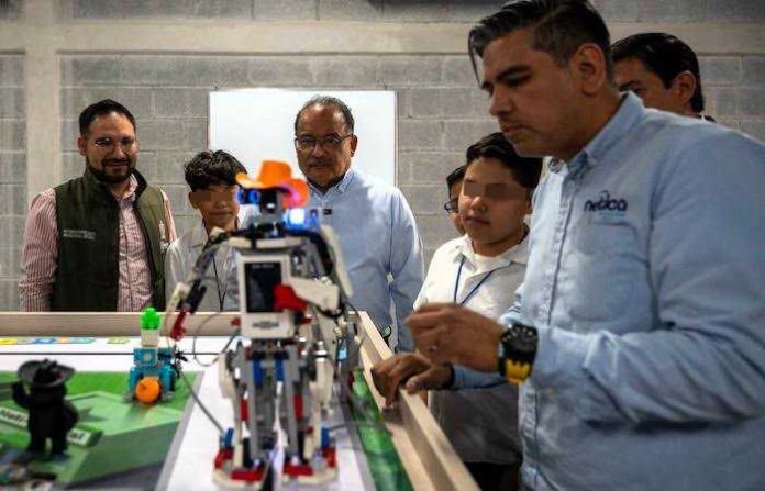 Escobedo apuesta al futuro: gradúan a primera generación tecnológica y amplían escuela con inversión millonaria