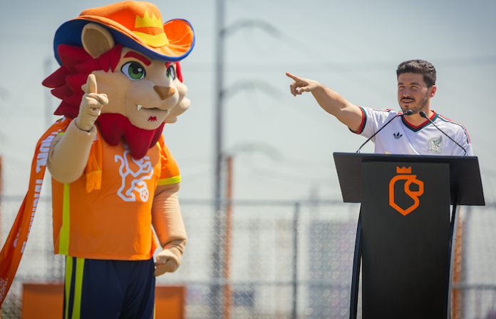 Nuevo León presenta a “Leo” y arranca ambiente mundialista con show en Fundidora