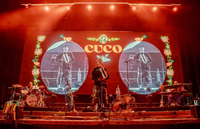 Cuco conquista el Pa’l Norte con su vibra indie y enamora con doble faceta musical